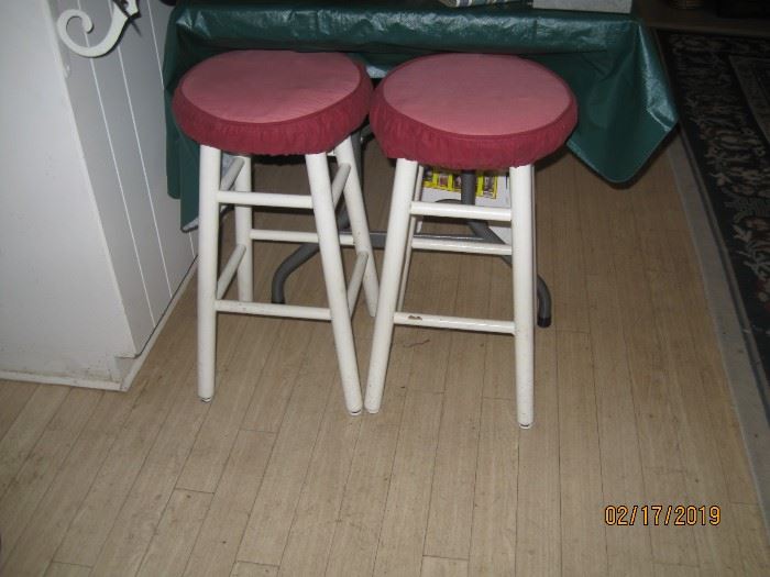 We have 4 kitchen stools.