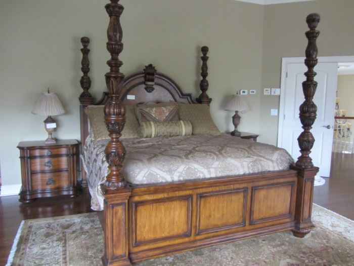PULASKI KING 4 POSTER BED AND 2 NIGHTSTANDS