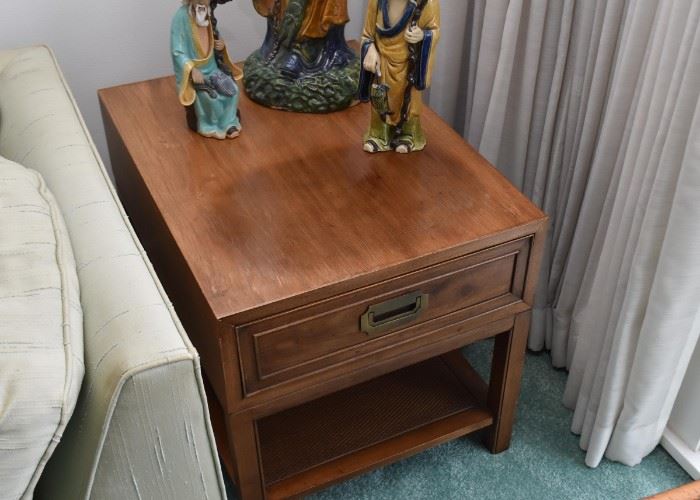Vintage End Table with 1 Drawer by Hekman