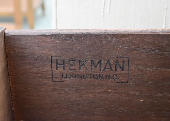 Vintage End Table with 1 Drawer by Hekman