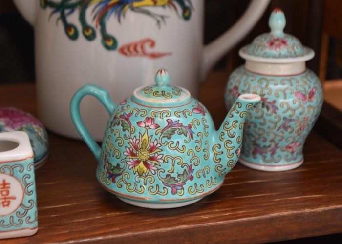 Miniature Chinese Tea Pot & Accessories