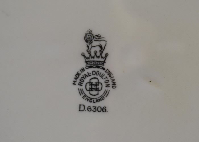 Royal Doulton Charles Dickens Collector Plate (England)