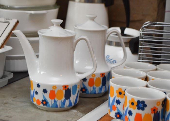 Vintage Tea Pots, Cups, Creamers & Sugars (Enesco, Japan)