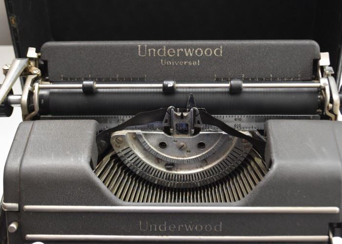 Vintage Underwood Universal Manual Typewriter