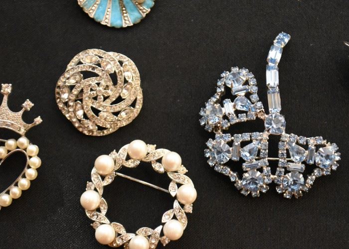 Vintage Brooches / Pins
