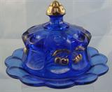 Vintage Cobalt blue round butter dish with gold trim of apples and leaves in the lid. 
Condition:Very Good
Size:6"
Shipping:Yes