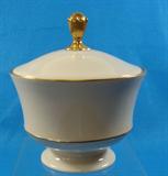 Medium sized candy dish made by Lenox China with gold trim.
Condition:Very Good
Size:7"
Shipping:Yes