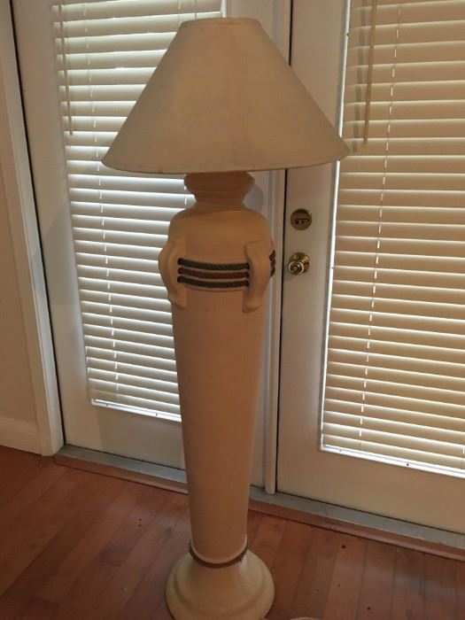 Decorative Mesa Floor Lamp