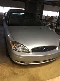 2006 Ford Taurus, 30,000 miles, one owner
