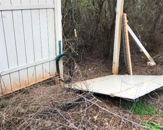 3 pieces of fence panels