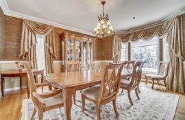 Bernhardt Dining Room Table w/ 8 Chairs & Breakfront