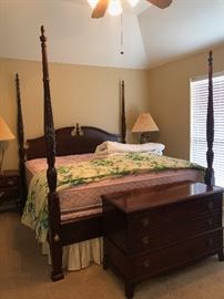 KING SIZE 4 POSTER BED