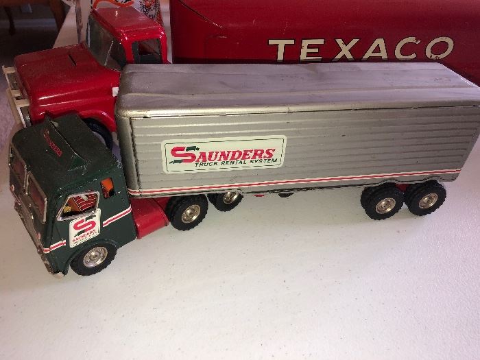 SAUNDERS TRUCK