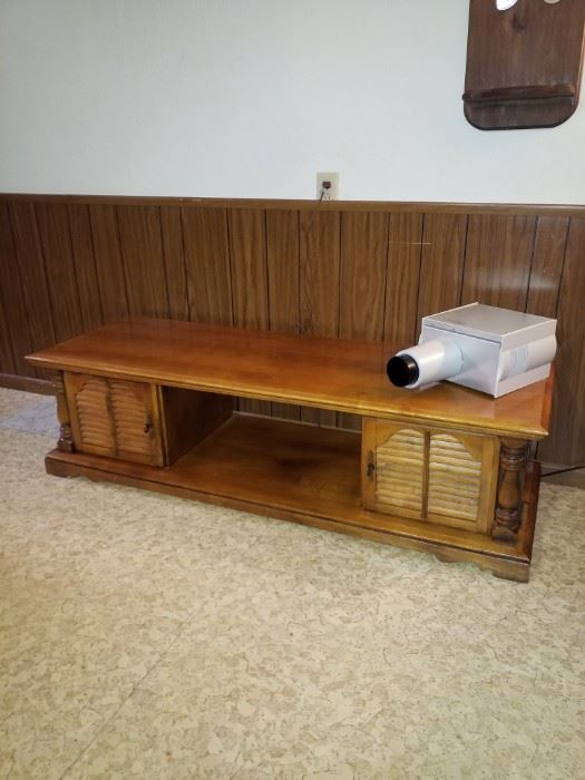 Coffee table and projector 