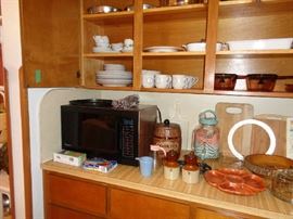 KITCHEN ITEMS, MICROWAVE