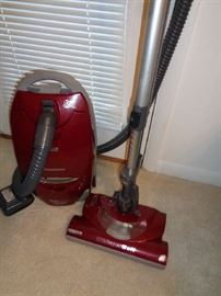 CANISTER VACUUM