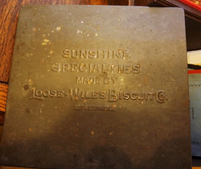 Vintage Loose-Wiles Biscuit Co tin