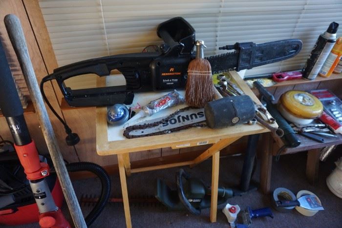 electric chainsaw