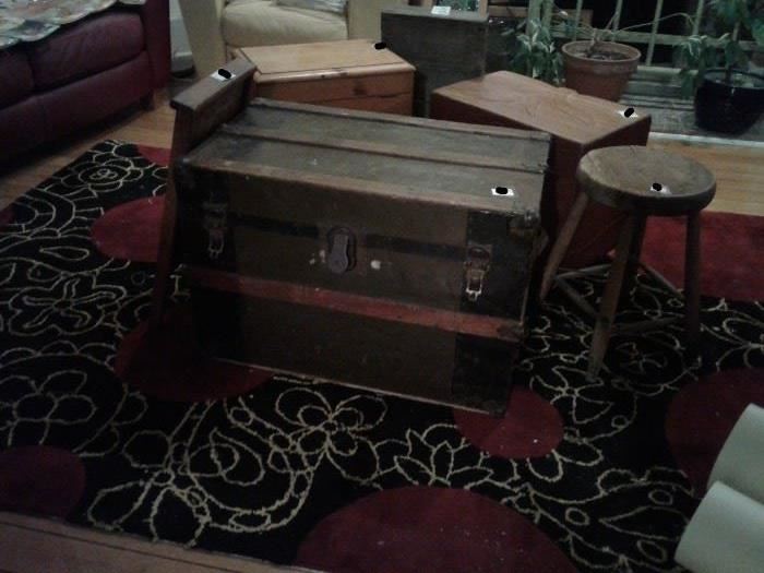 CHEST BOXES ALSO RUG