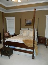 MBR - 4 poster queen bed