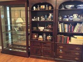 Empty did-lay cabinet with 6 glass shelves and 2 matching shelf units