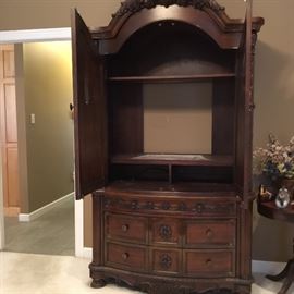 Open armoire in MBR