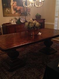 Exxxxxxtra large dining table (has 3 more leaves)
