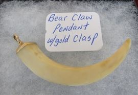 Bear Claw Pendant w/Gold Clasp 