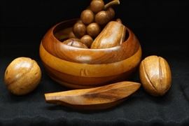 Vintage Wooden Fruit Bowl with Fruit Lovely Deco ...