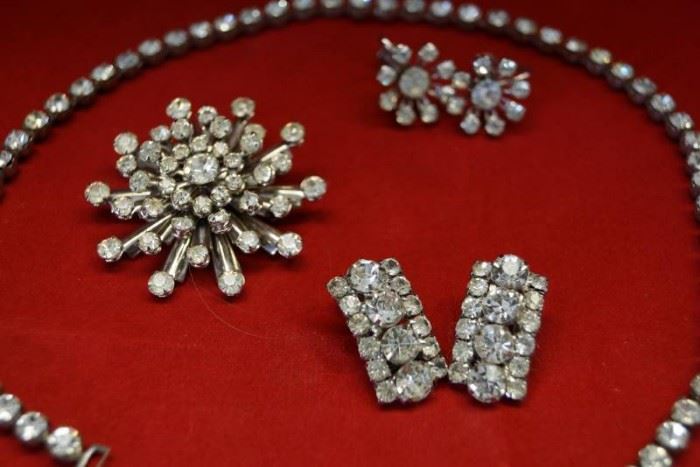 Glamorous 1950s Jewelry Set  Necklace, Earrings ...