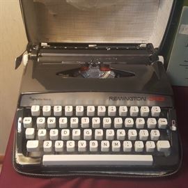 Vintage Remington 333 Typewriter