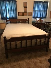 #30	ethan allen queen bed frame dark woodk 	$175 	