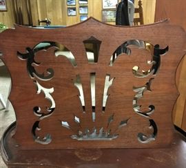 #95	wall mount magazine rack 20x15x5	 $30.00 	