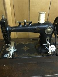 #118	tredle sewing machine 	 $150.00 	
