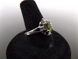 .925 Sterling Silver Faceted Peridot Crystal Accented Ring Size 8.25
