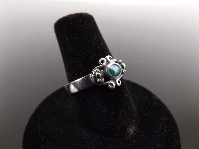 .925 Sterling Silver Inlayed Malachite Flower Ring Size 7
