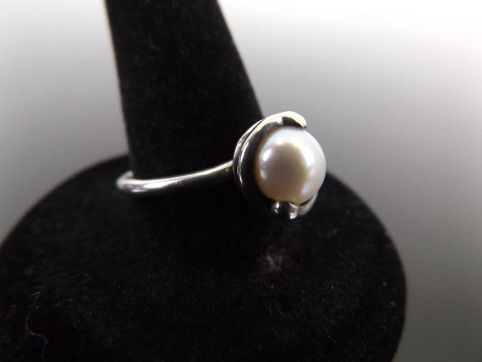 .925 Sterling Silver Cultured Pearl Ring Size 8.75
