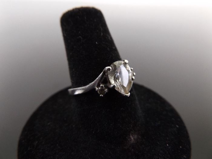 .925 Sterling Silver Pear Cut Crystal Ring Size 7.25
