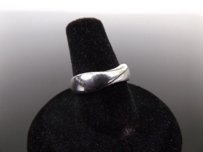 .925 Sterling Silver Art Ring Size 7
