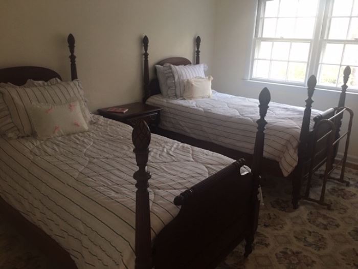 PR Vintage Mahogany Twin Beds with Mattress and Boxspring