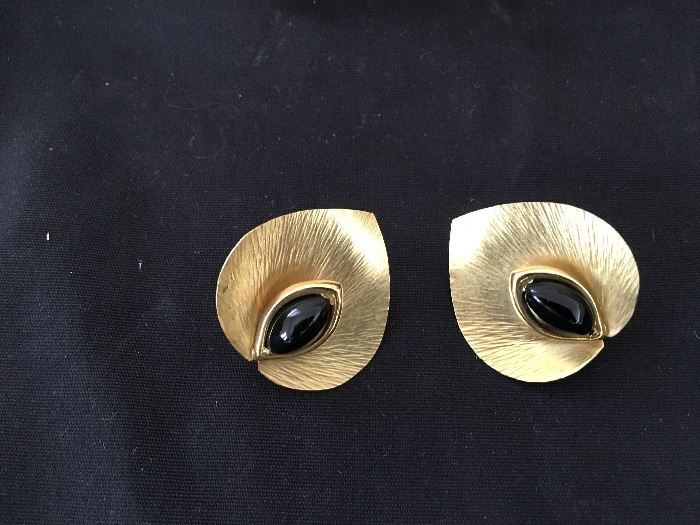 18 K and Onyx earrings