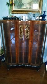 ***A MUST SEE**** SCALLOPED ANTIQUE BOOKCASE W/ CURVED DOORS / GOLD DESIGN