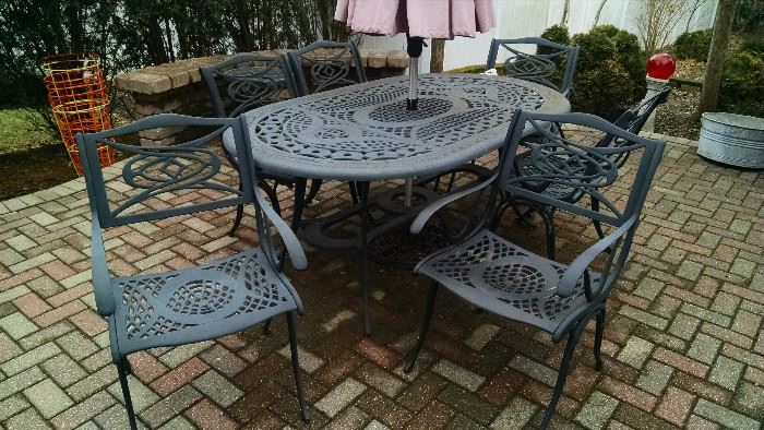ORNATE/ ELEGANT WROUGHT IRON PATIO TABLE W/ CHAIRS...JUST IN TIME FOR SPRING!