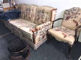 A comfy sofa with ducks!!