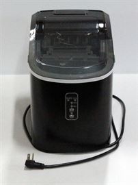 Insignia Portable 26 Lb Ice Maker Model NS-IMP26BK7. Powers On.