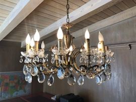 Chandelier, crystal, imported from Italy (25 inches in diameter)