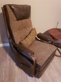 1955 Lay Z Boy recliner chair in working condition