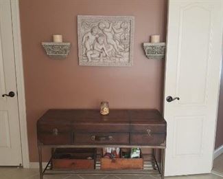 Decor Suitcase Stand