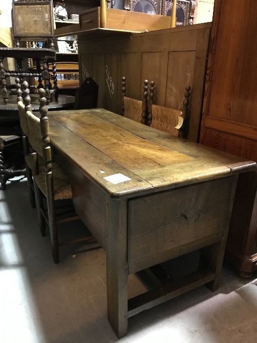 Fantastic French farmhouse table with large drawer            RARE STYLE & FANTASTIC FIND