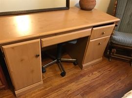 Computer desk